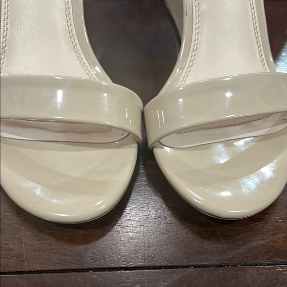 Kelly & Katie Women's Addison Cream Wedge Sandals in a Natural color size 7 - Picture 4 of 11